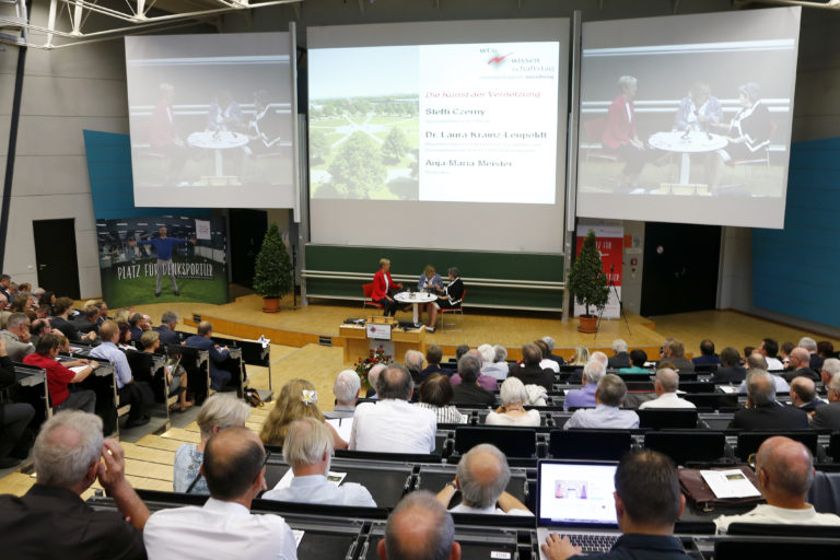 Podiumsdiskussion beim 10. Wissenschaftstag in Bayreuth, Foto: Peter Kolb