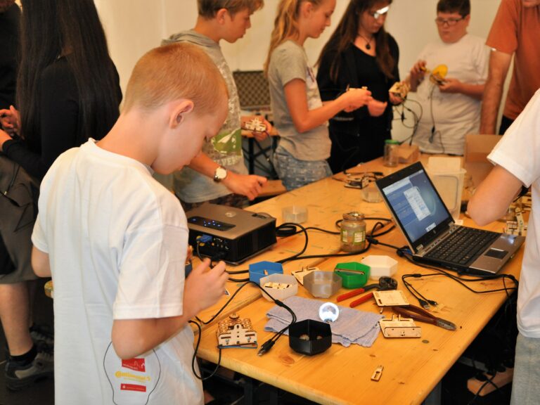 Experimente beim FabLab, Foto: Stadt Nürnberg/ KUF