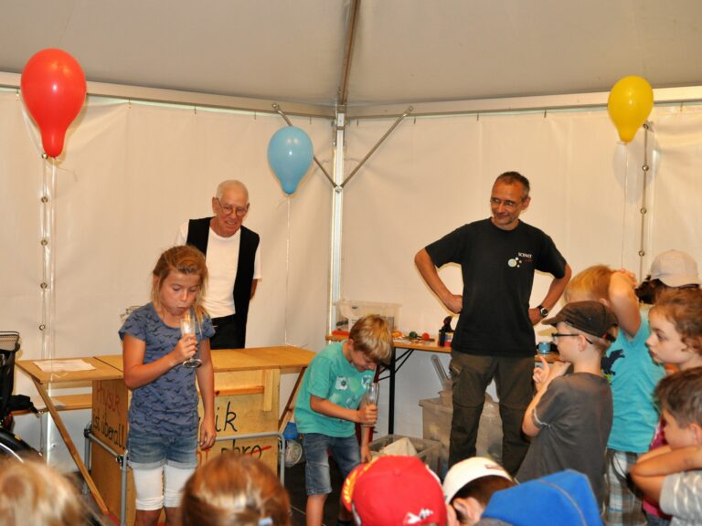 Die Mobile Physikkiste beim Science Camp, Foto: Stadt Nürnberg/ KUF